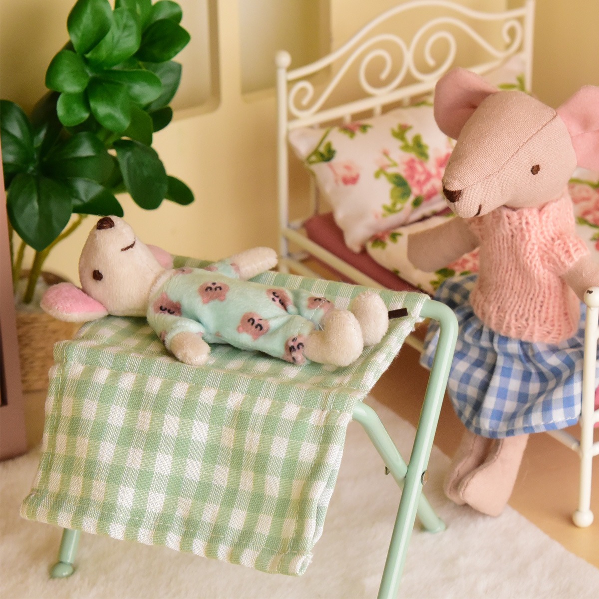 1/12 Miniature Changing Table  - Tablet Accessories For Kids recension och pris
